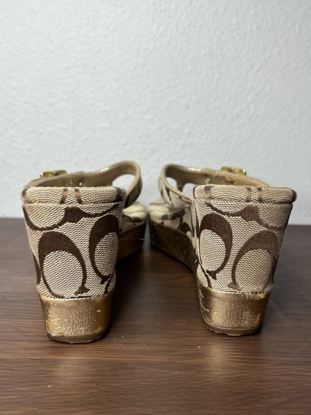 Coach Gracy Gold Buckle Strap Thong Wedge Sandal Y2K Summer Vacation - Picture 5 of 10